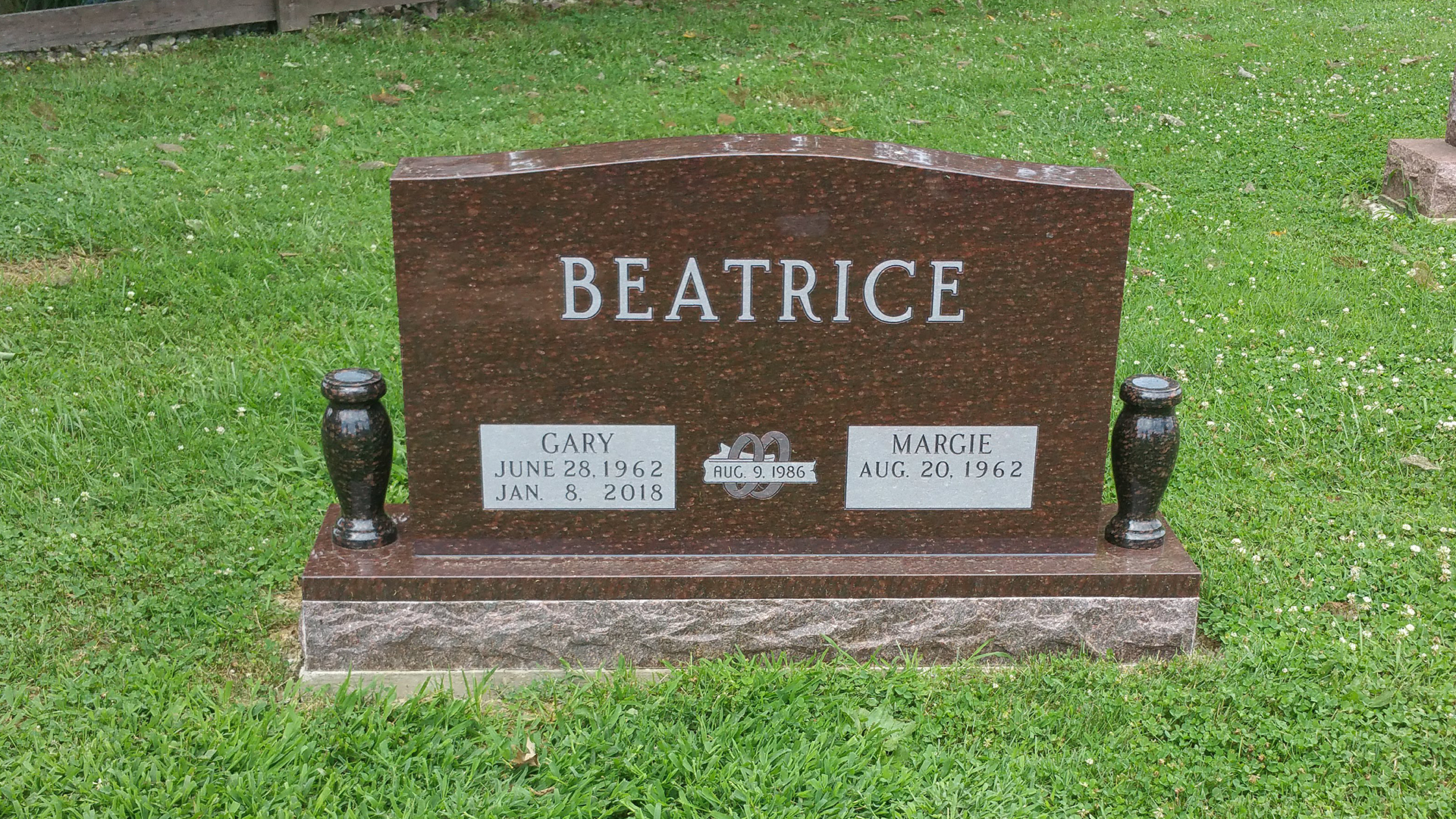 Upright headstone Beatrice